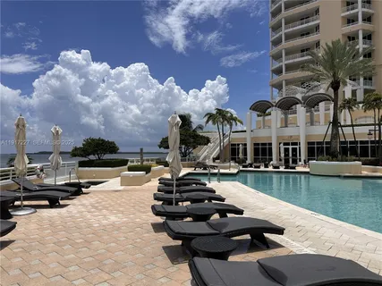 $1,800,000 | 808 Brickell Key Drive, Unit 1802, Miami, FL 33131