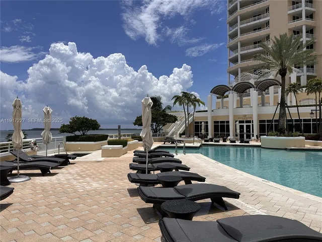 $1,725,000 | 808 Brickell Key Drive, Unit 1802, Miami, FL 33131