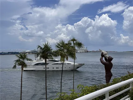 $1,800,000 | 808 Brickell Key Drive, Unit 1802, Miami, FL 33131