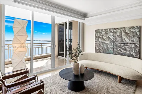 $1,800,000 | 808 Brickell Key Drive, Unit 1802, Miami, FL 33131