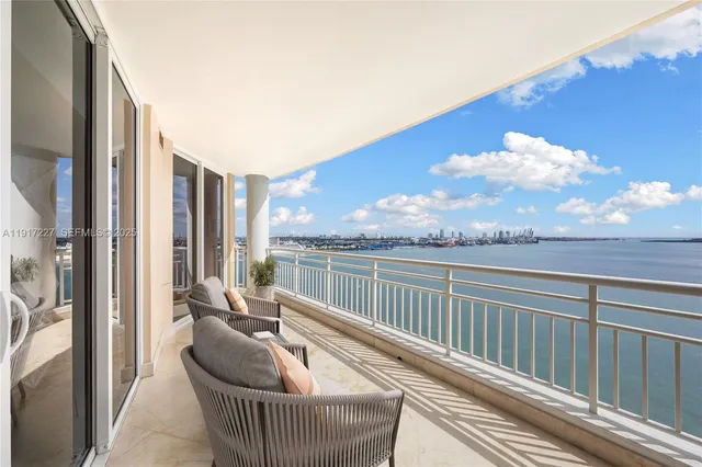 $1,725,000 | 808 Brickell Key Drive, Unit 1802, Miami, FL 33131