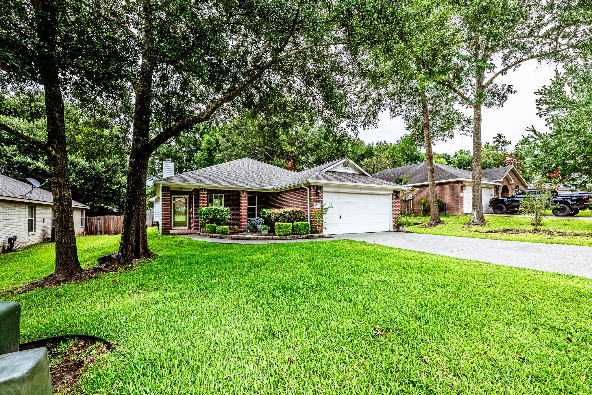 273 Sunset Path South Conroe, TX 77316 - Photo 5 of 45 Lovely curb appeal at 273 Sunset Path S, 77316.