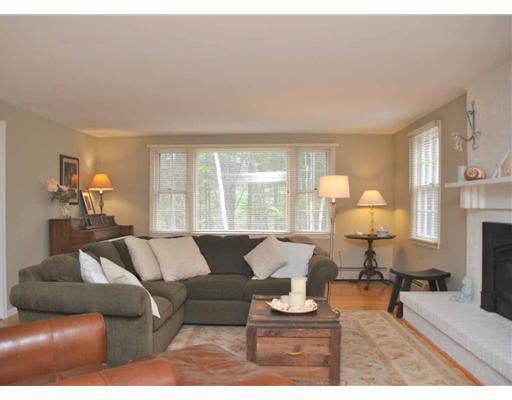9 Pine Point Road Cape Elizabeth, ME 04107 - Photo 11 of 20 Living Room.