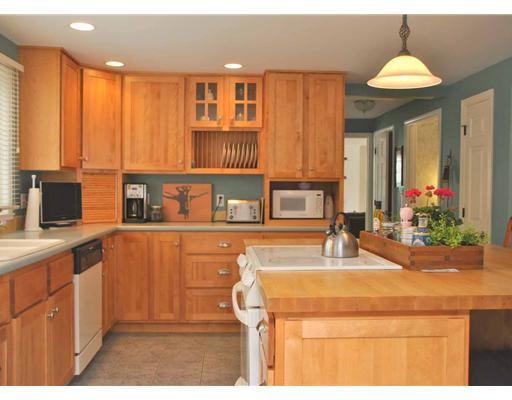9 Pine Point Road Cape Elizabeth, ME 04107 - Photo 6 of 20 Kitchen.