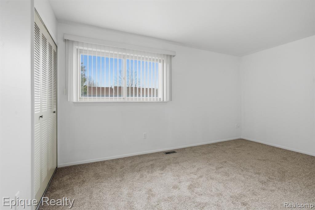 3895 Old Creek Road Troy, MI 48084 - Photo 16 of 23