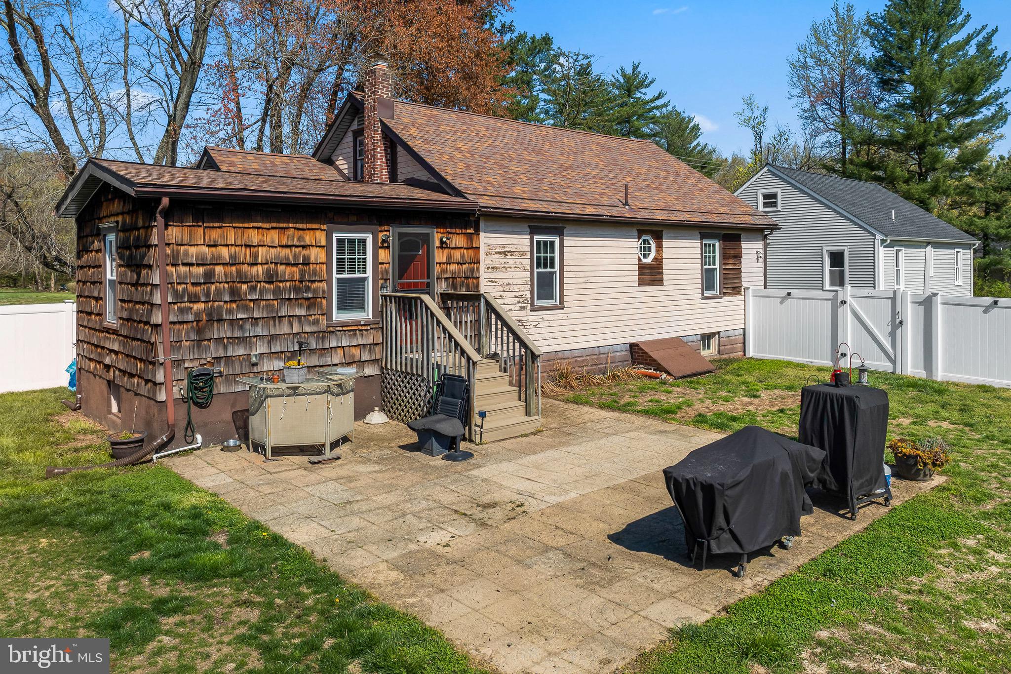 10 South Hook Road Pennsville, NJ 08070 - Photo 27 of 40 a view of a house with backyard and sitting area