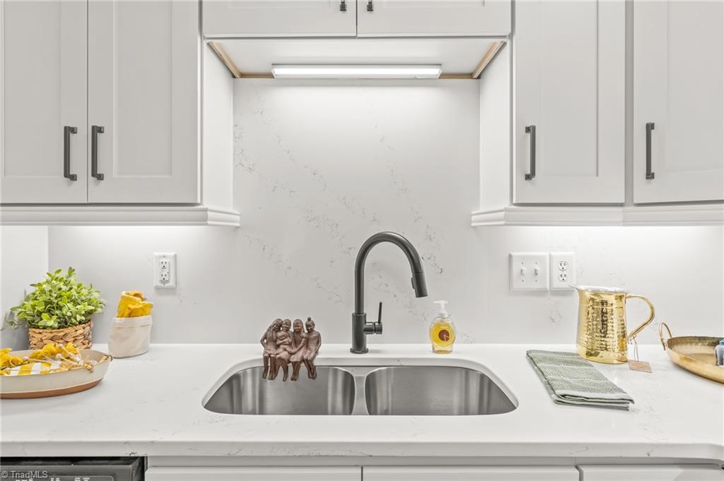 115 Castleton Drive Thomasville, NC 27360 - Photo 17 of 41