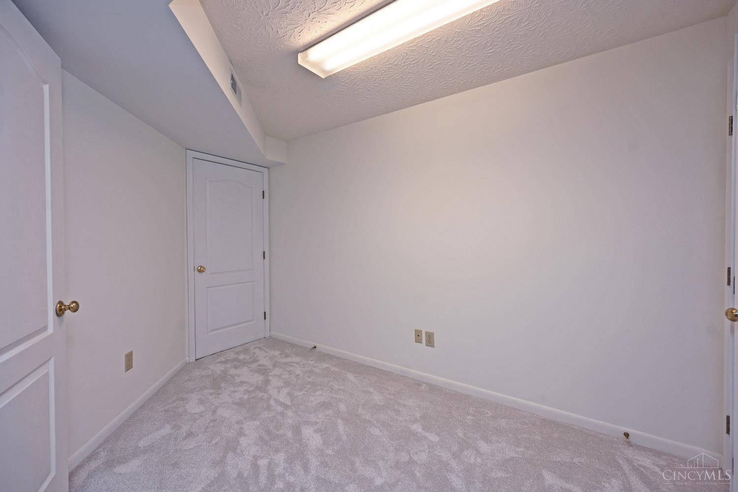 7905 Ramble View, Unit 301 Cincinnati, OH 45231 - Photo 19 of 44