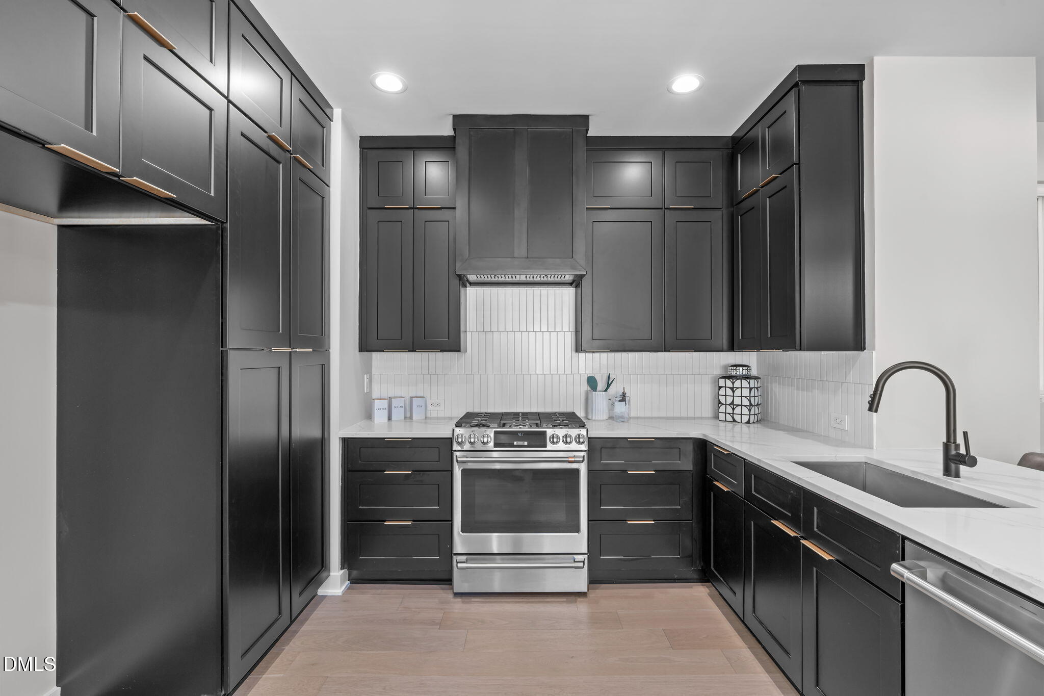 226 Woodsborough Place Raleigh, NC 27601 - Photo 3 of 41 A-43