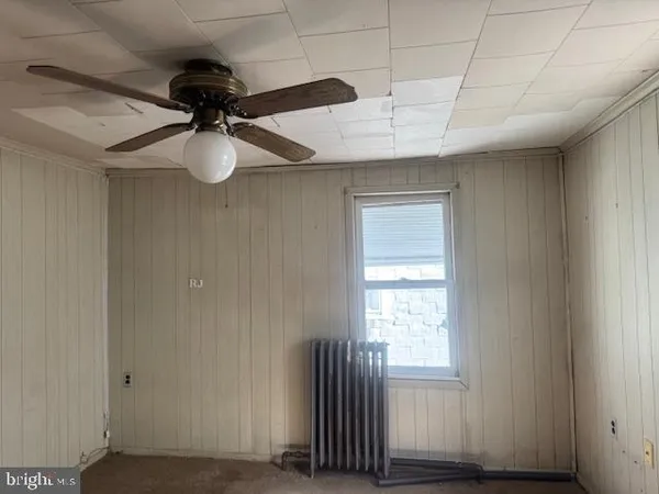 a view of room with a ceiling fan