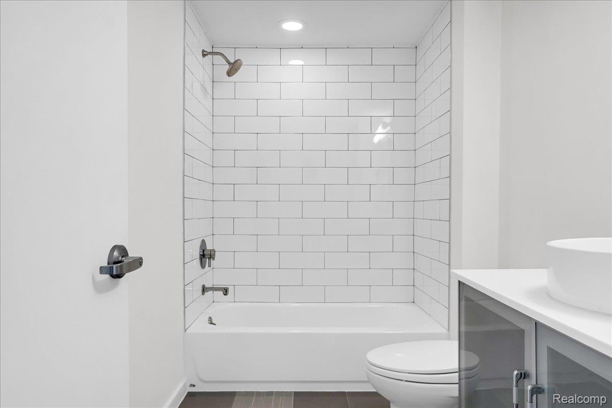 211 East 9 Mile Road, Unit 206 Ferndale, MI 48220 - Photo 20 of 32