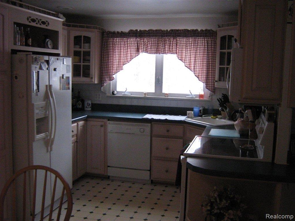 19520 Coachwood Road Riverview, MI 48193 - Photo 4 of 10 GARRISON 003.JPG