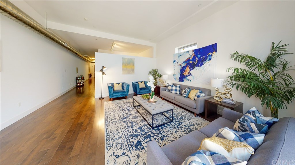 433 Pine Avenue, Unit 308 Long Beach, CA 90802 - Photo 20 of 24 a living room with furniture and a couch