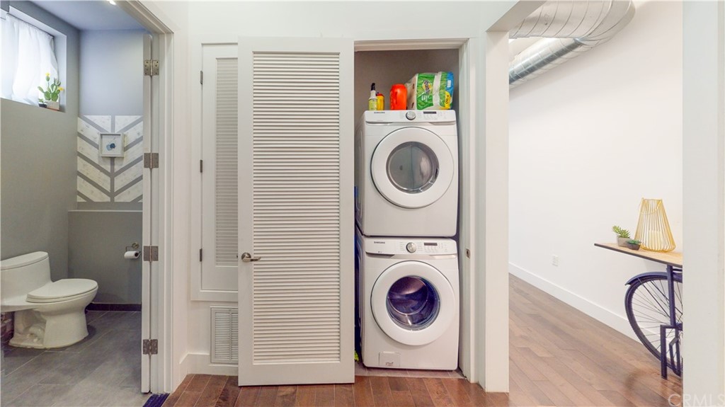 433 Pine Avenue, Unit 308 Long Beach, CA 90802 - Photo 7 of 24 a utility room with dryer and washer