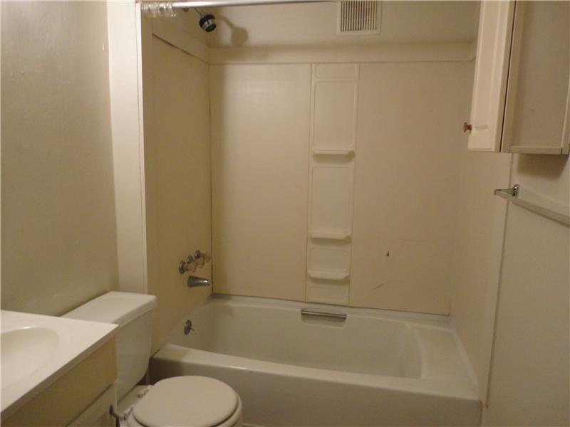 123 Freeport Road Aspinwall, PA 15215 - Photo 6 of 16 Full Bath.