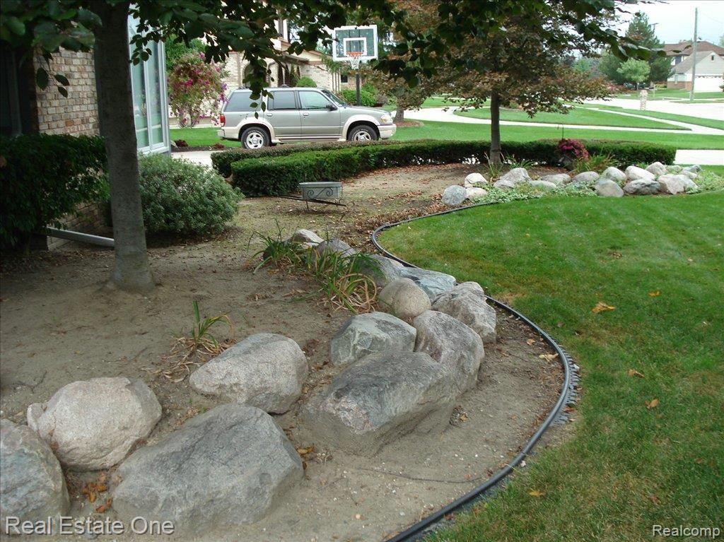 38839 Westchester Road Sterling Heights, MI 48310 - Photo 3 of 14 westchesterandcrystal 006