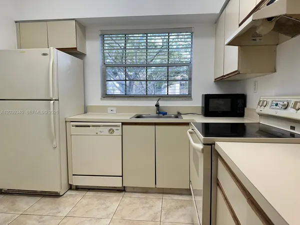 $1,950 | 840 Cypress Park Way, Unit N3, Deerfield Beach, FL 33064