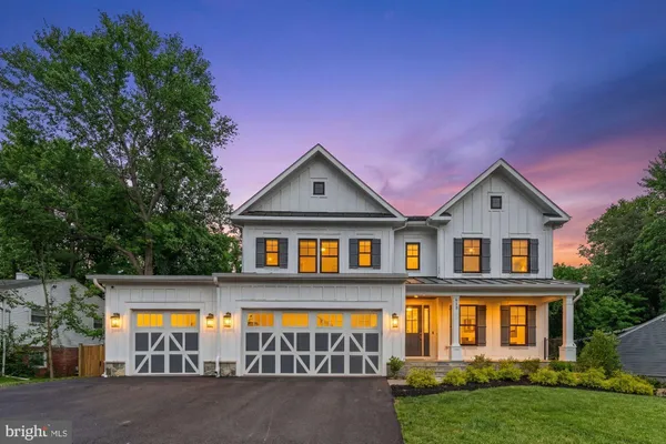 $2,325,000 | 913 Hillcrest Drive Southwest, Vienna, VA 22180