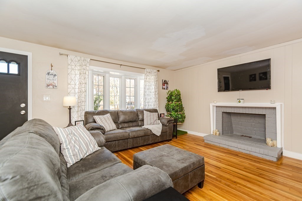 45 Marilyn Road Andover, MA 01810 - Photo 5 of 35 Gallery Image 5