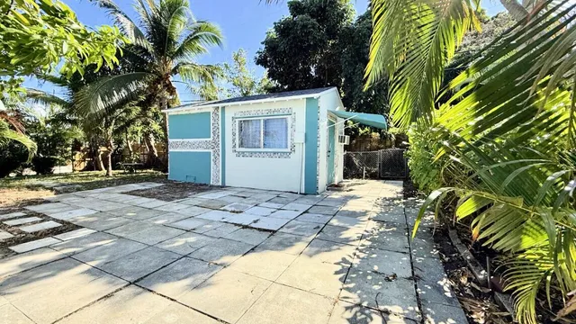 a view of a house with a tree