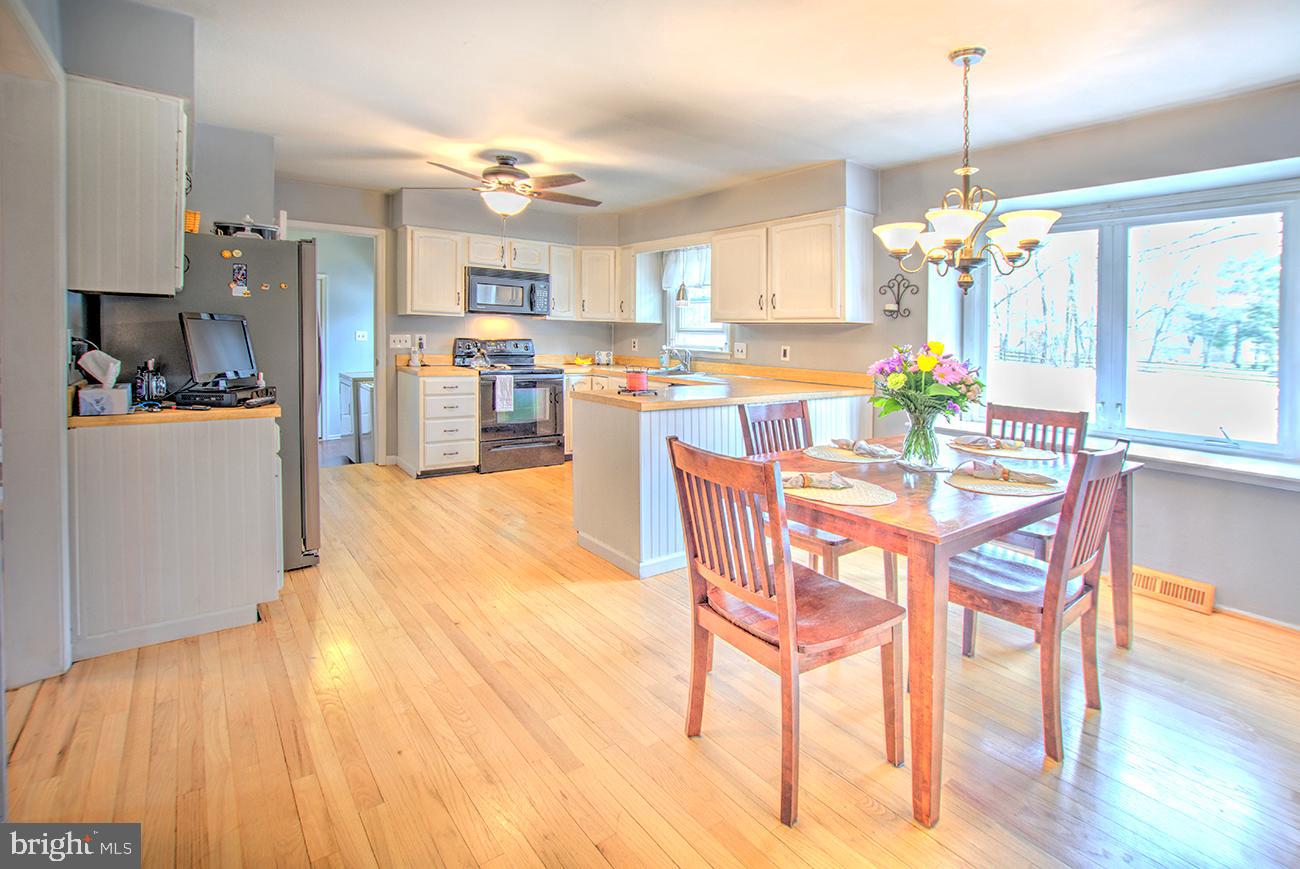 330 Maple Street Downingtown, PA 19335 - Photo 13 of 32 Kitchen eating area