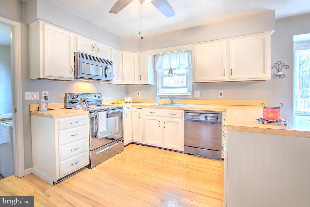 330 Maple Street Downingtown, PA 19335 - Photo 10 of 32 Kitchen