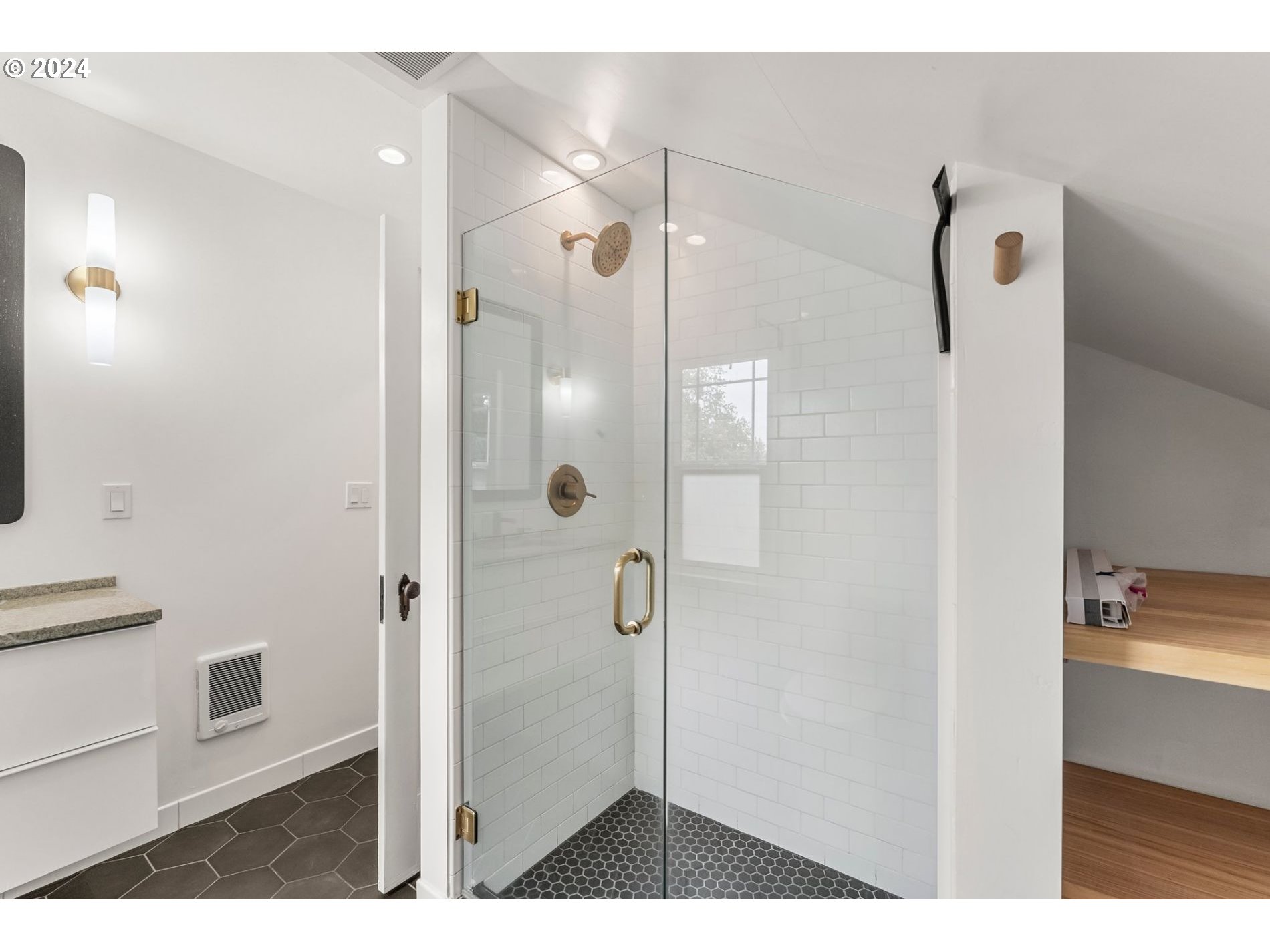 1343 West Broadway Eugene, OR 97402 - Photo 8 of 10 a bathroom with a shower