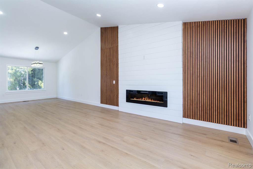 4908 Carrington Drive Rochester, MI 48306 - Photo 5 of 40 Gallery Image 5