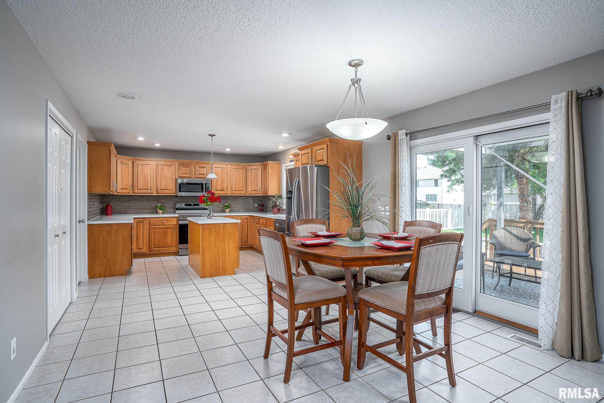 5577 North Ridge Circle Bettendorf, IA 52722 - Photo 12 of 34 Gallery Image 12