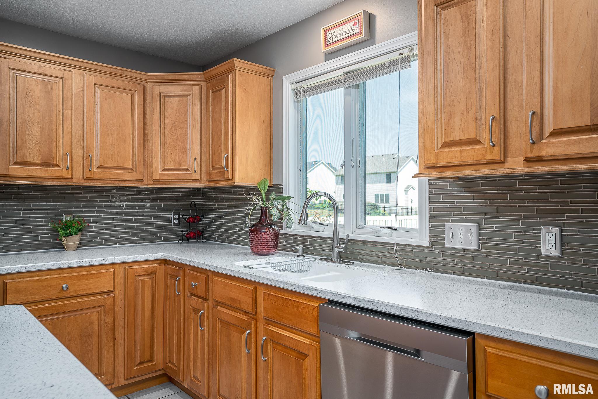 5577 North Ridge Circle Bettendorf, IA 52722 - Photo 15 of 34 Gallery Image 15