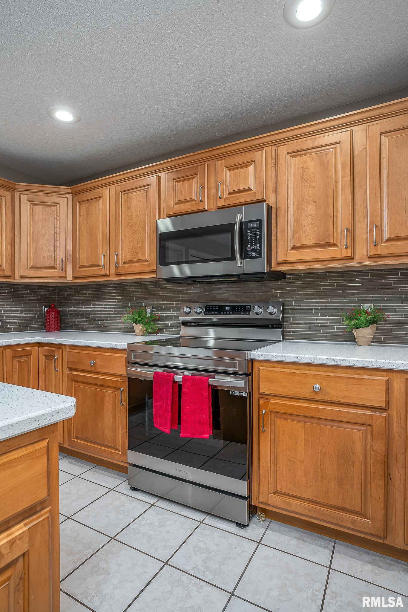 5577 North Ridge Circle Bettendorf, IA 52722 - Photo 16 of 34 Gallery Image 16
