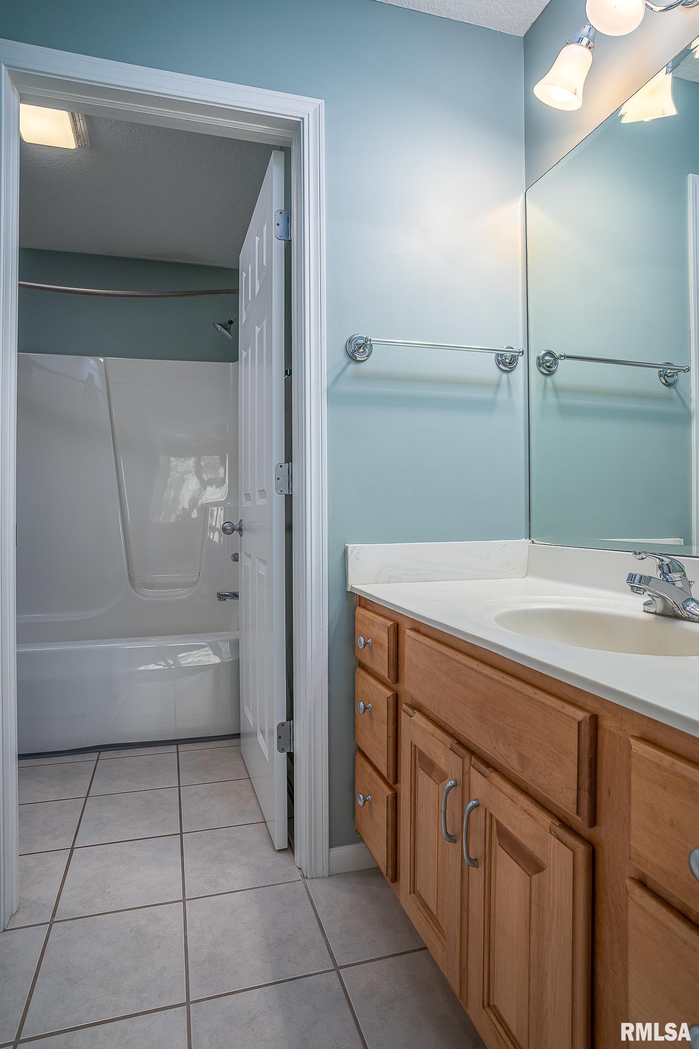 5577 North Ridge Circle Bettendorf, IA 52722 - Photo 27 of 34 Gallery Image 27