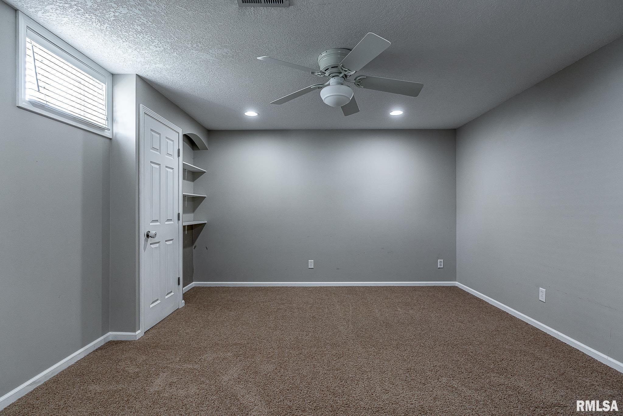 5577 North Ridge Circle Bettendorf, IA 52722 - Photo 28 of 34 Gallery Image 28