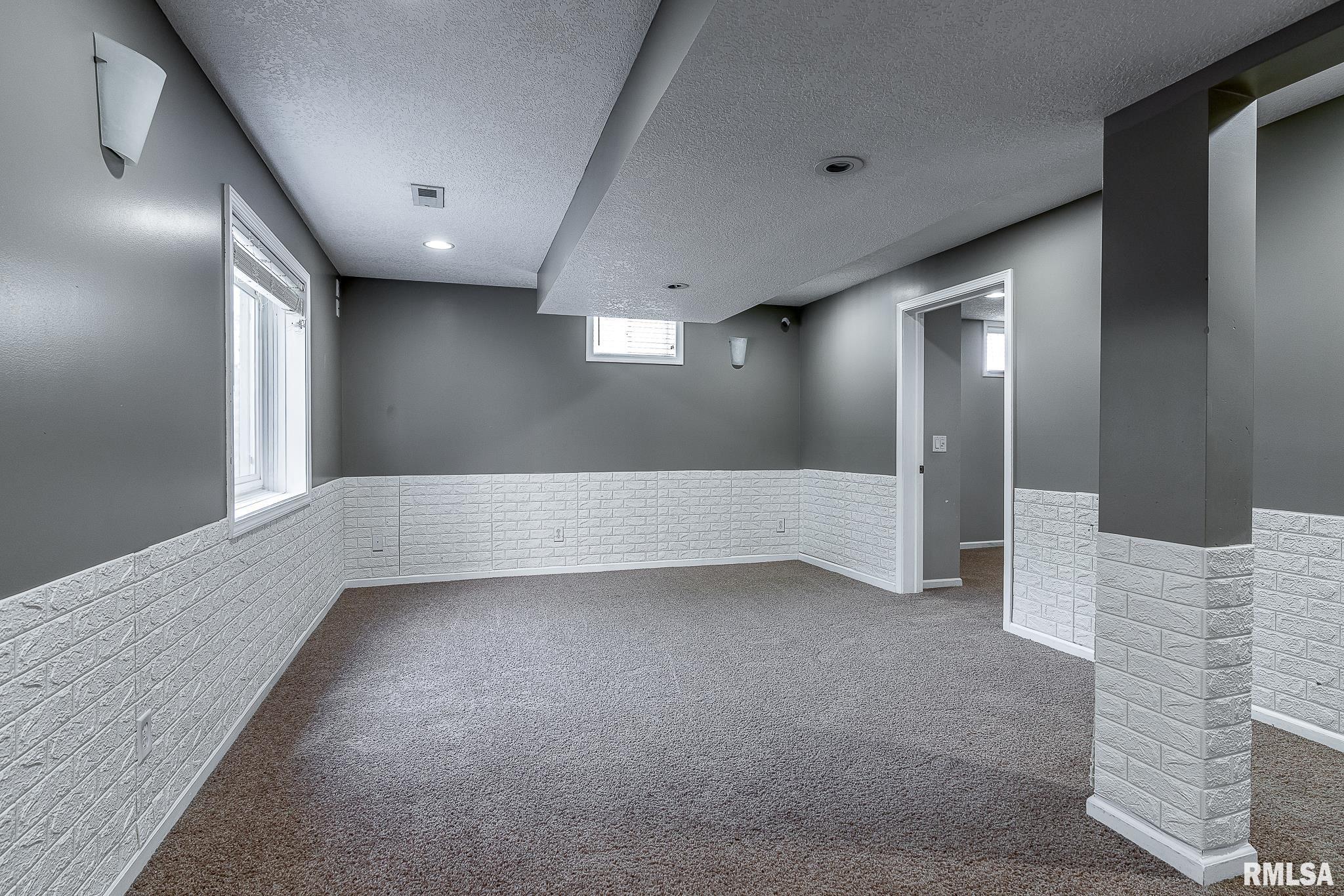 5577 North Ridge Circle Bettendorf, IA 52722 - Photo 29 of 34 Gallery Image 29