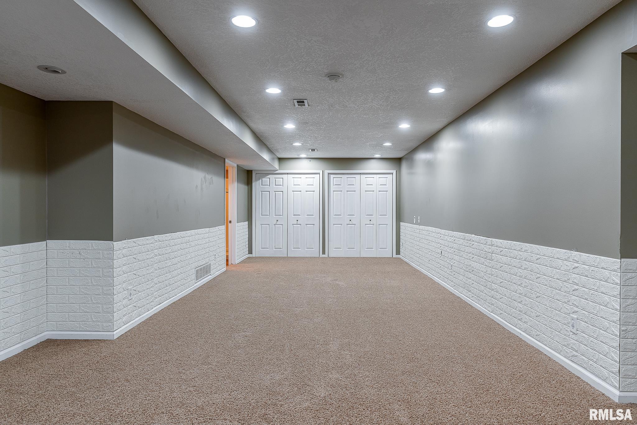 5577 North Ridge Circle Bettendorf, IA 52722 - Photo 31 of 34 Gallery Image 31