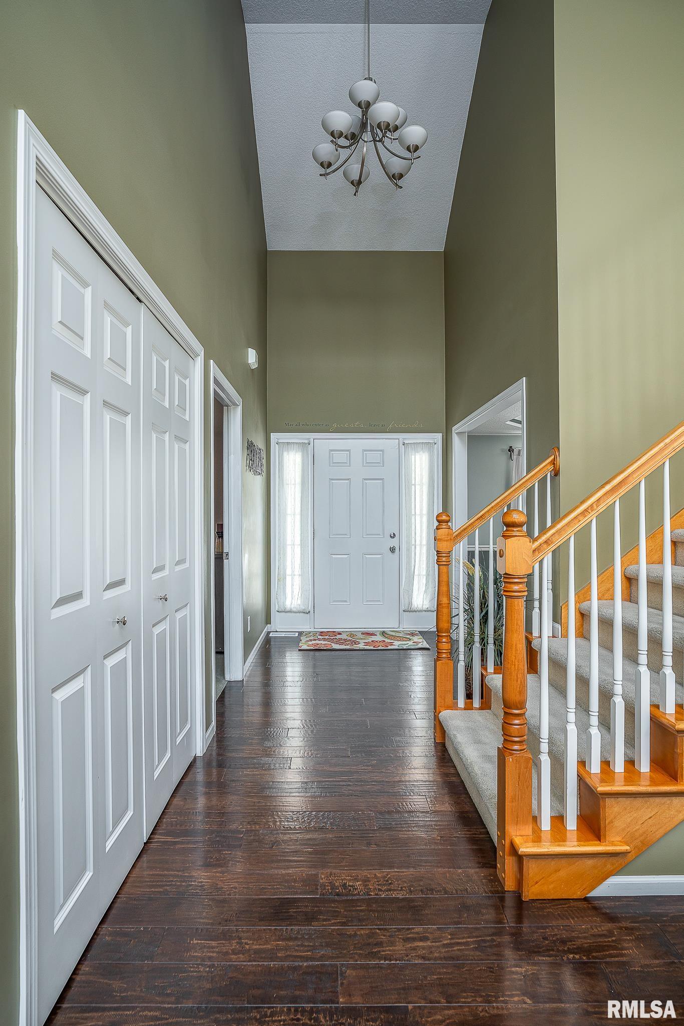 5577 North Ridge Circle Bettendorf, IA 52722 - Photo 7 of 34 Gallery Image 7