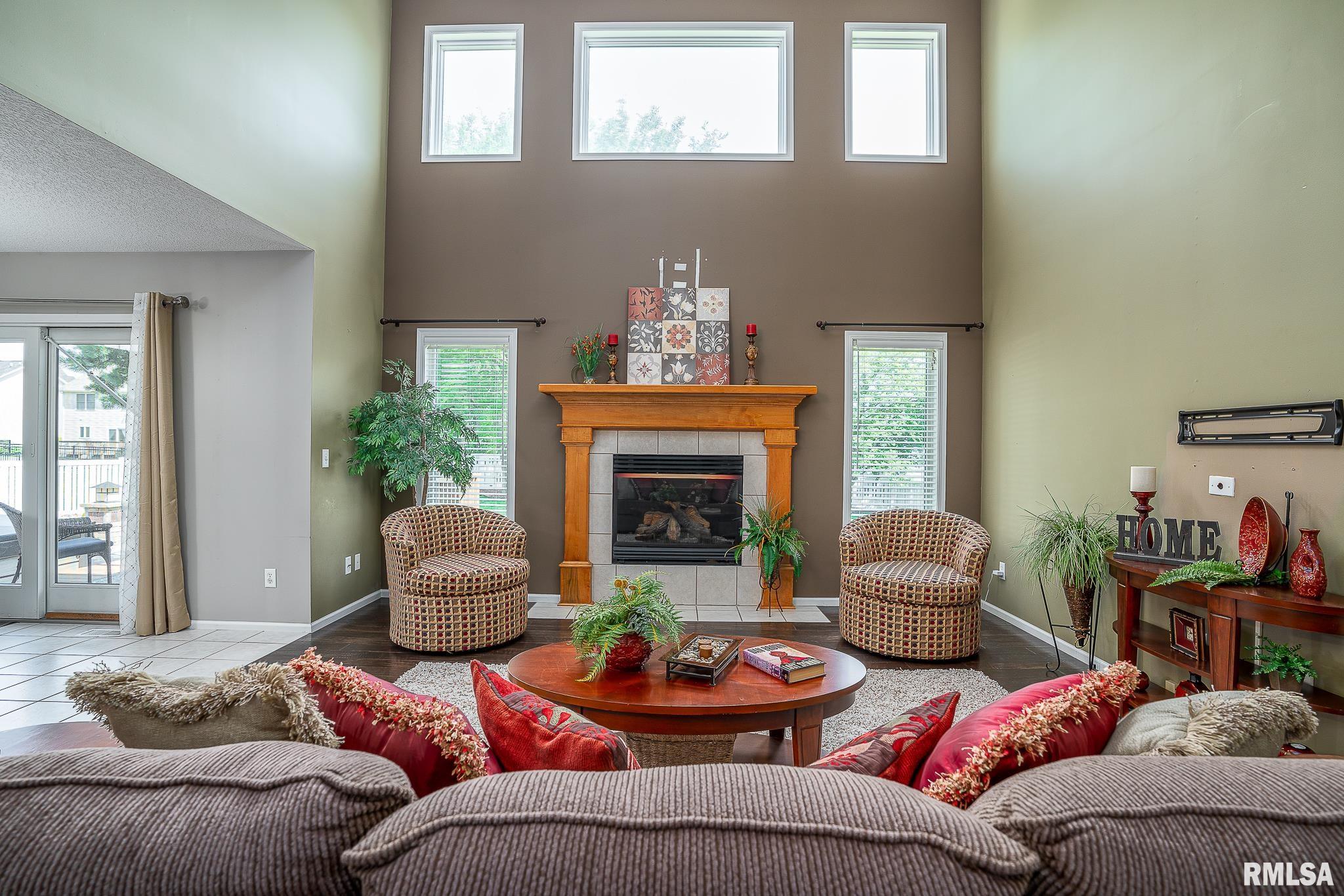 5577 North Ridge Circle Bettendorf, IA 52722 - Photo 8 of 34 Gallery Image 8