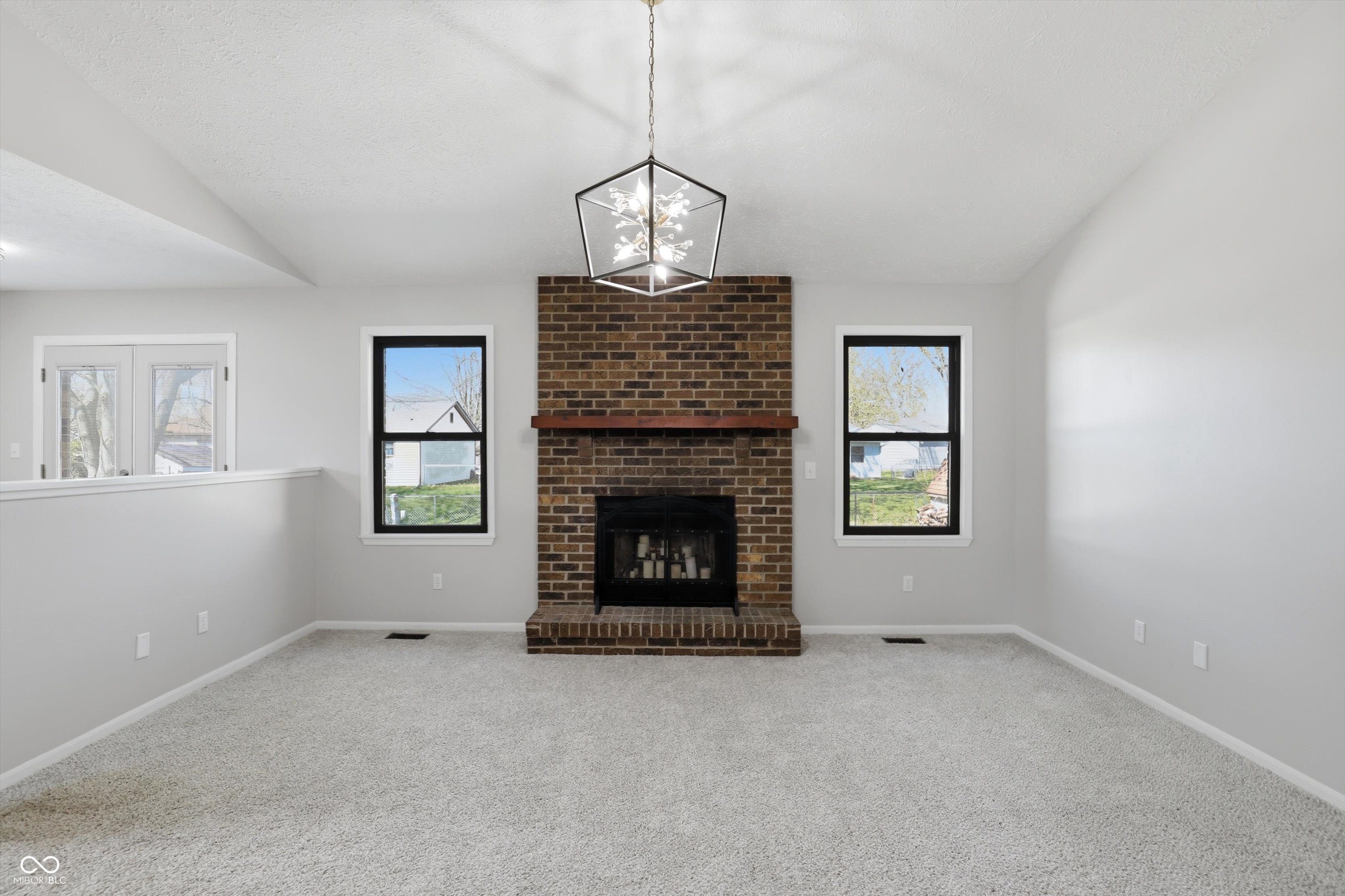 7402 5 Points Road Indianapolis, IN 46237 - Photo 4 of 22