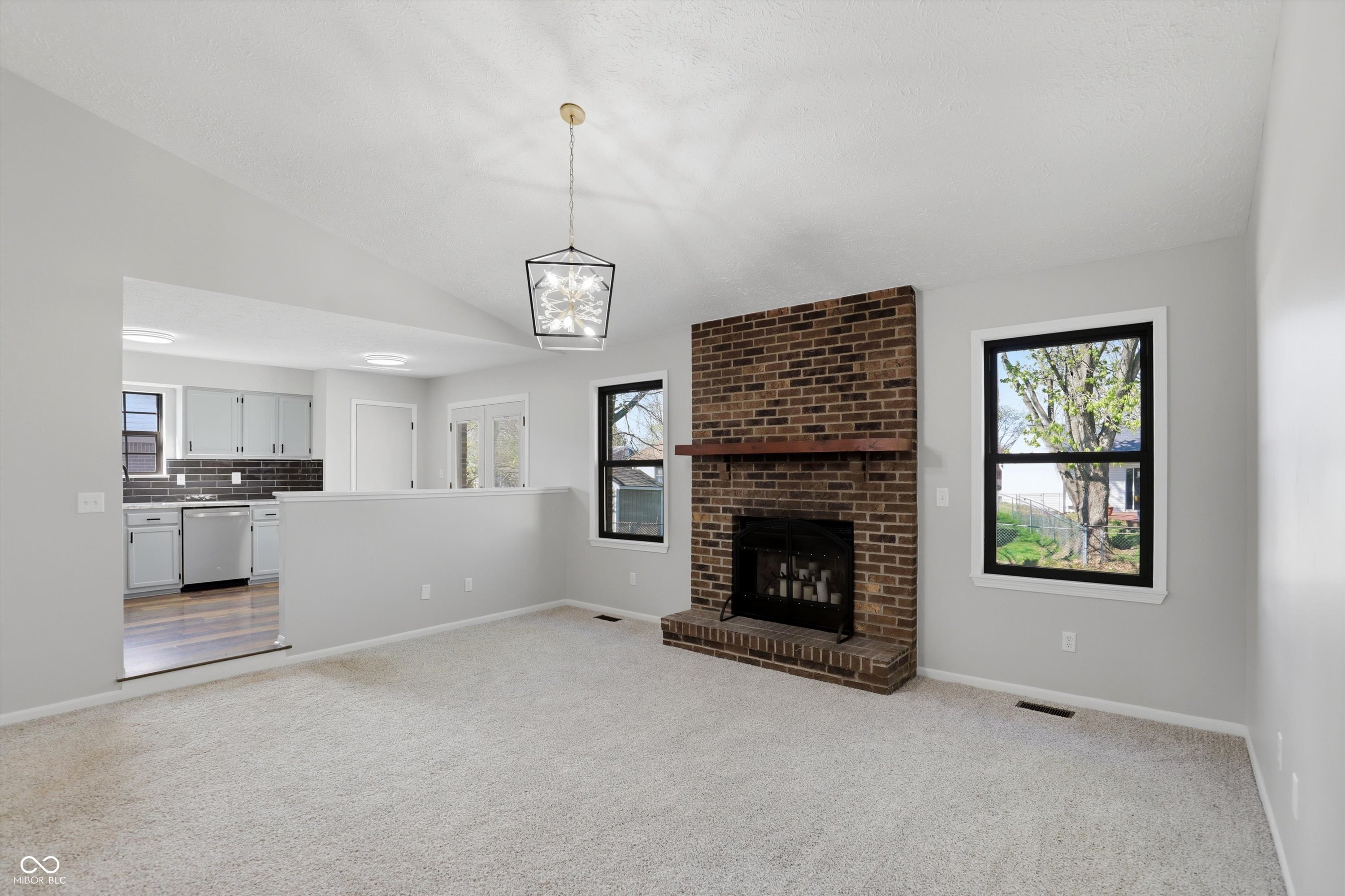 7402 5 Points Road Indianapolis, IN 46237 - Photo 5 of 22