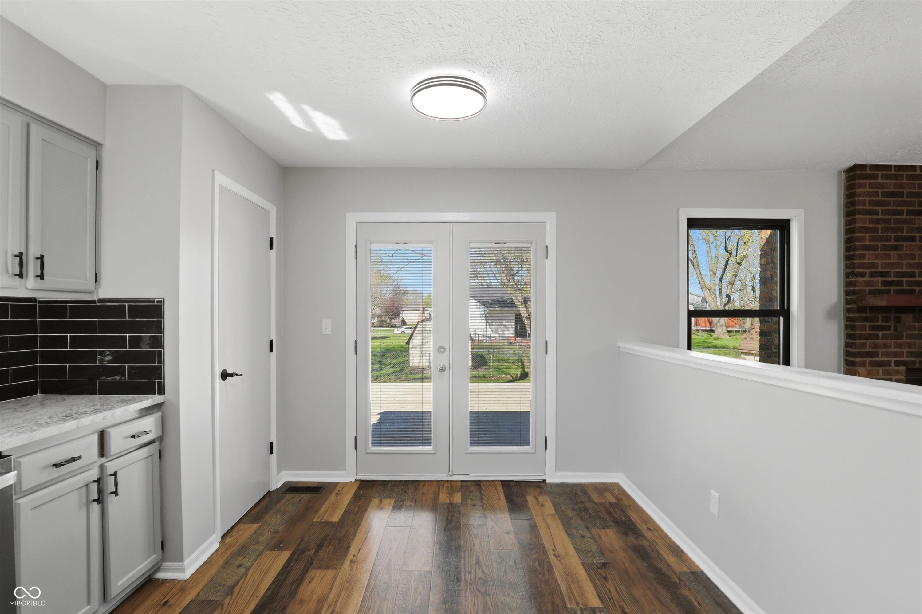 7402 5 Points Road Indianapolis, IN 46237 - Photo 8 of 22