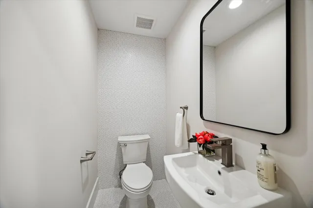 $2,700,000 | 5665 Pine Forest Road, Houston, TX 77056