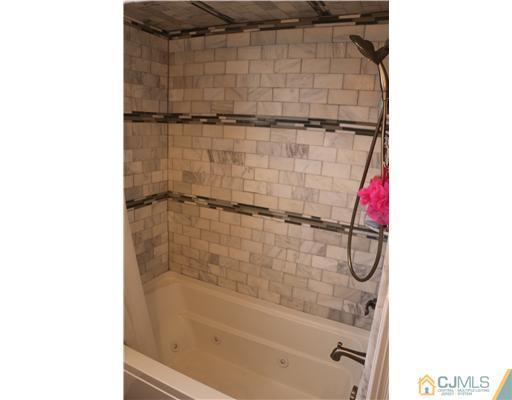 33 Wendy Road Colonia, NJ 07067 - Photo 8 of 15 Gallery Image 8