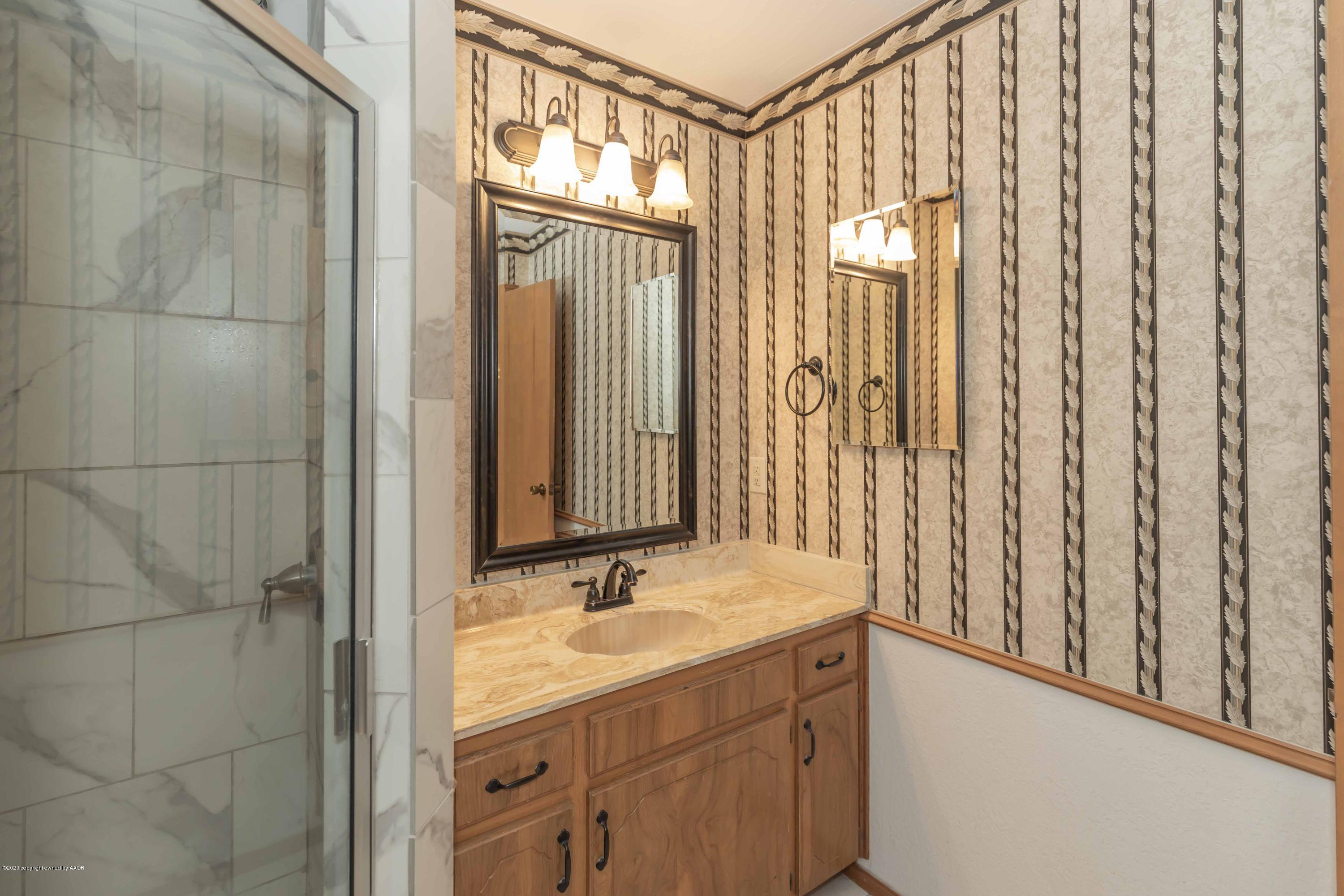 5402 While A Way Road Amarillo, TX 79109 - Photo 20 of 36 MASTER BATH VIEW 1