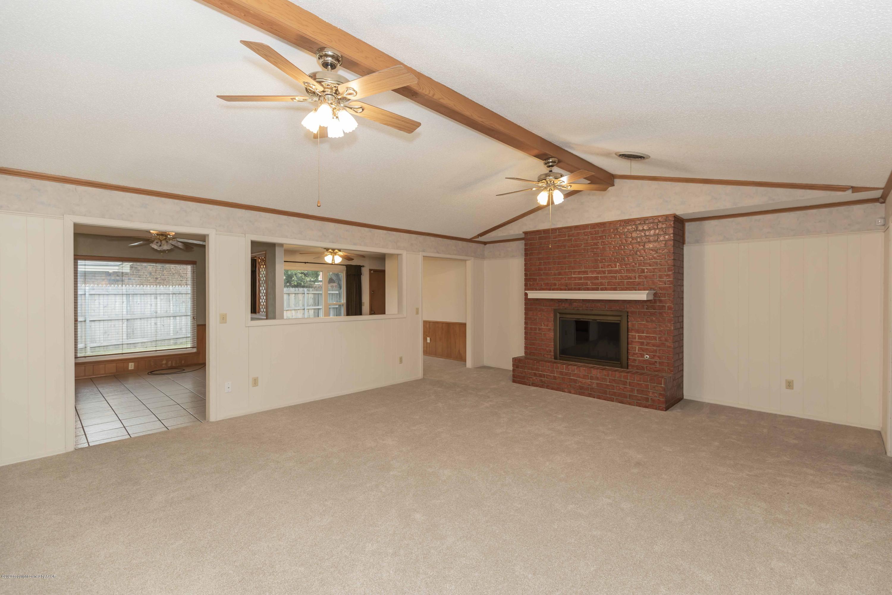 5402 While A Way Road Amarillo, TX 79109 - Photo 4 of 36 LIVING ROOM VIEW 1