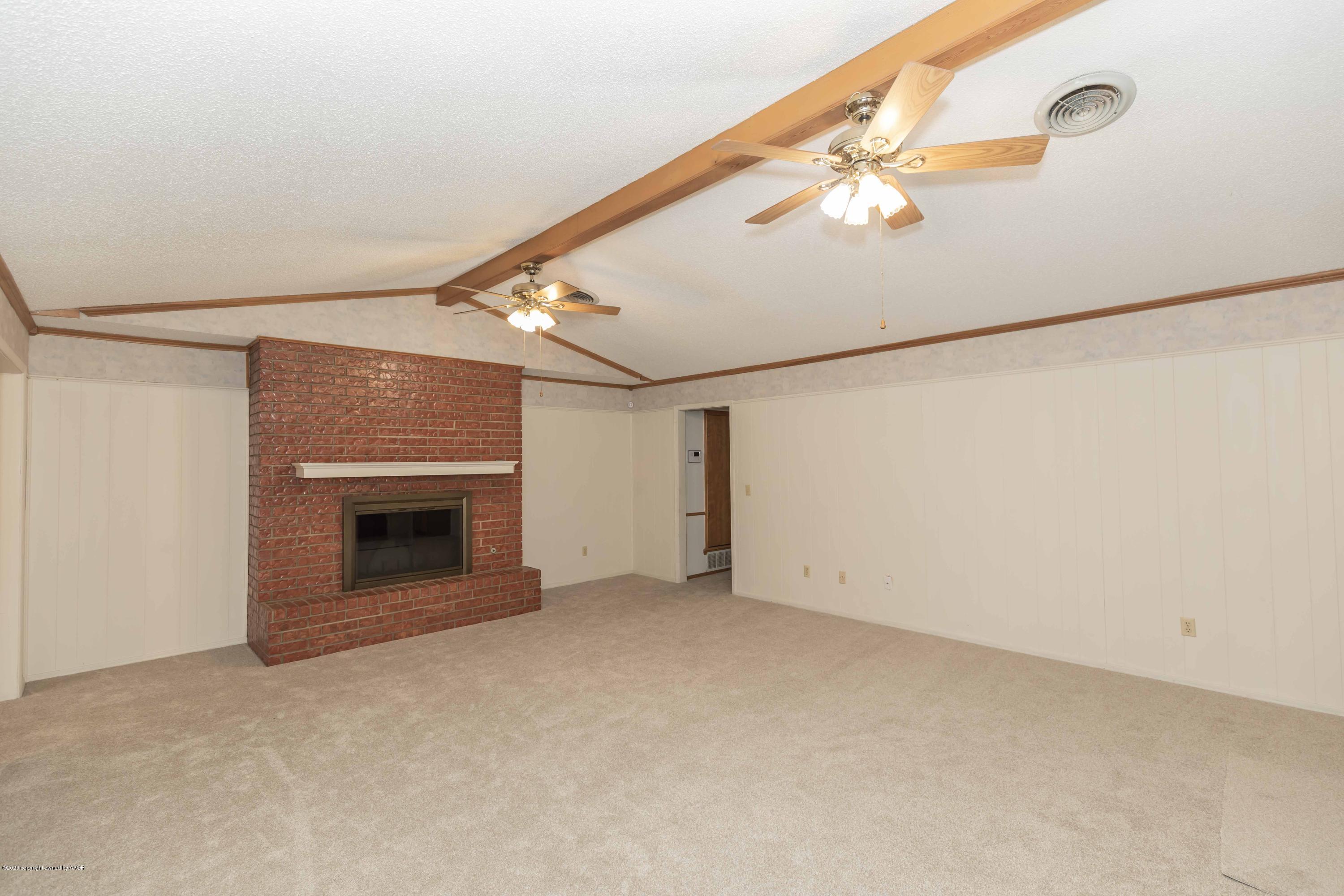 5402 While A Way Road Amarillo, TX 79109 - Photo 5 of 36 LIVING ROOM VIEW 2