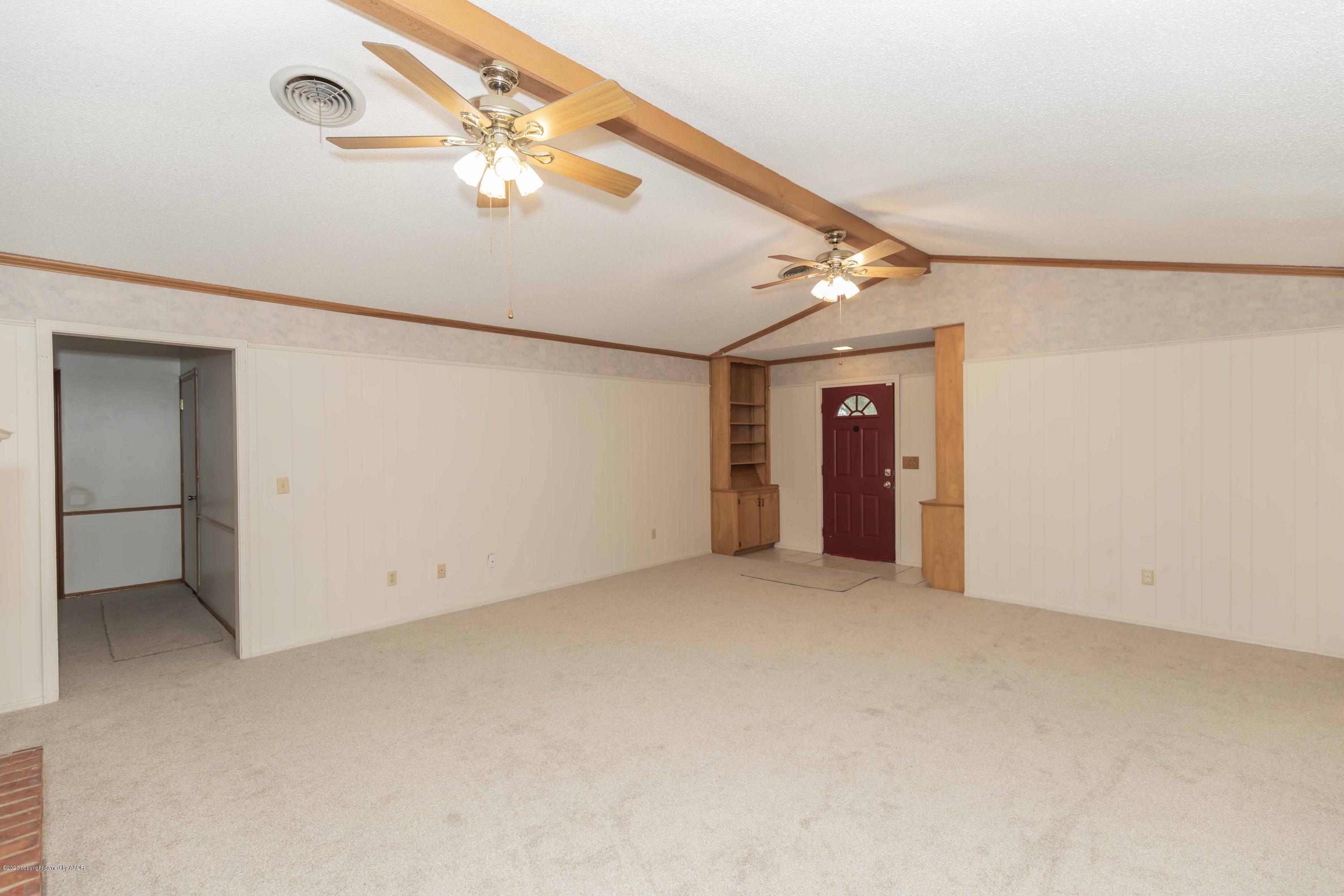 5402 While A Way Road Amarillo, TX 79109 - Photo 7 of 36 LIVING ROOM VIEW 4