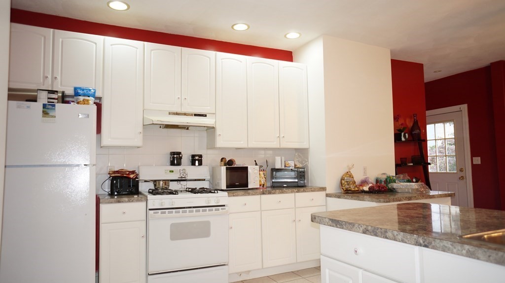 7-9 Mace Place Lynn, MA 01902 - Photo 3 of 24