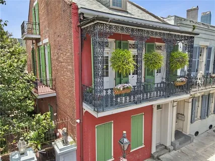 $1,095,000 | 1022 St Peter, Unit 201, New Orleans, LA 70116