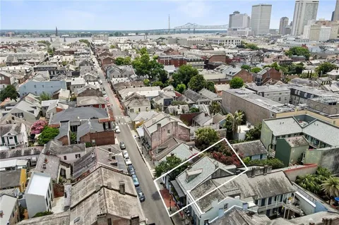 $1,095,000 | 1022 St Peter, Unit 201, New Orleans, LA 70116