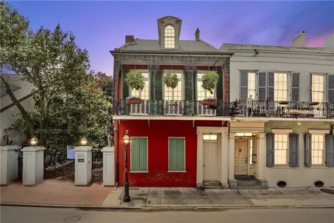 $1,095,000 | 1022 St Peter, Unit 201, New Orleans, LA 70116